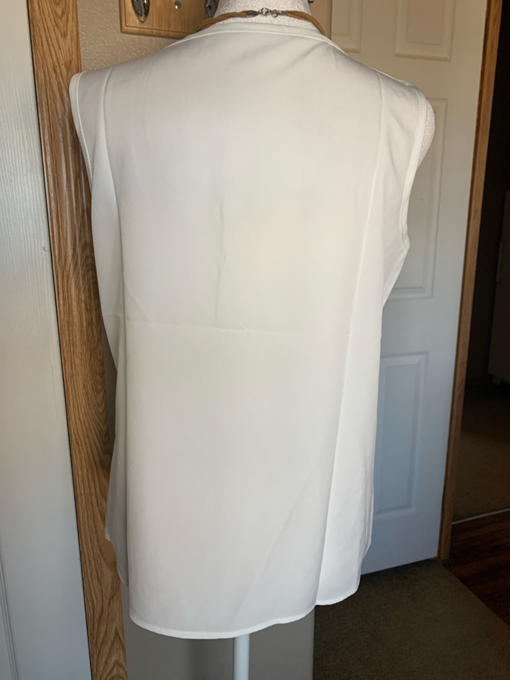 RUFFLE White Sleeveless Blouse - Picture 4 of 5